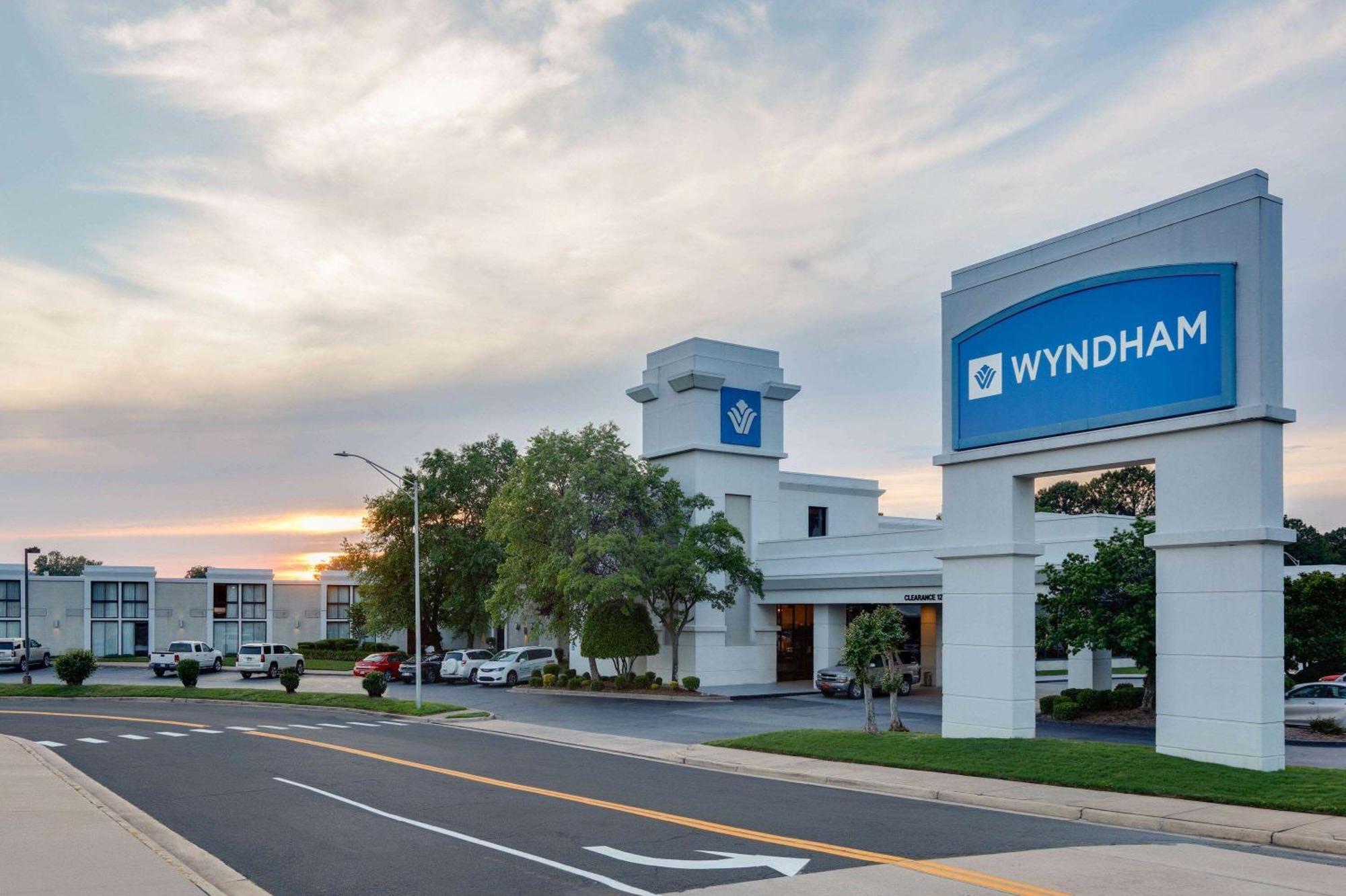 Wyndham Riverfront Hotel Little Rock Exterior foto